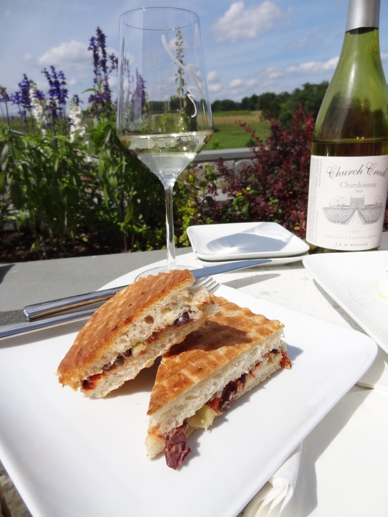 Early_Mountain_Vineyard_Patio_Dining