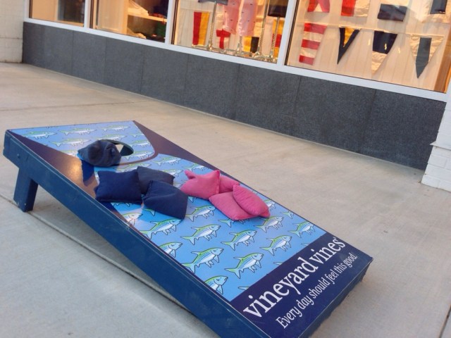 Vineyard_Vines_Cornhole_Game