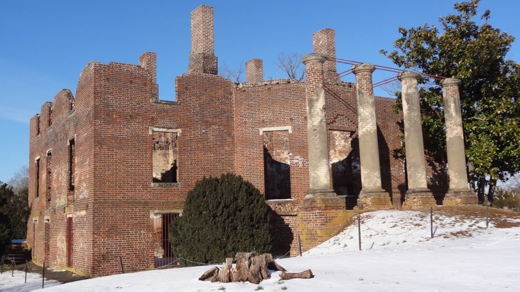 Barboursville_vineyards_ruins_snow